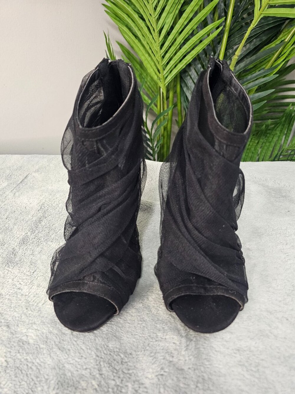 Wild Diva Black Mesh Peep Toe Booties Sz 9